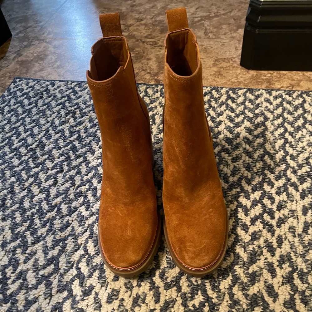 Tory Burch‼️‼️CARSON LUG SOLE ANKLE BOOT